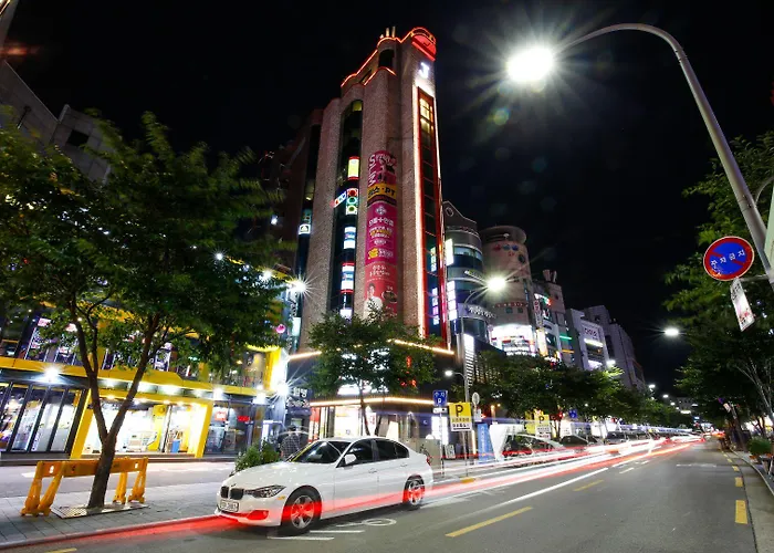 ホステル 24 Sinchon Avenue