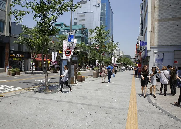 ホステル 24 Sinchon Avenue *