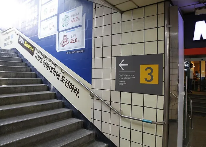 ホステル 24 Sinchon Avenue *